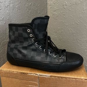 Louis Vuitton sneakers (damier print) size 8